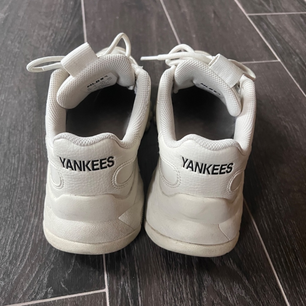 Sneaker - Picture 4 of 6